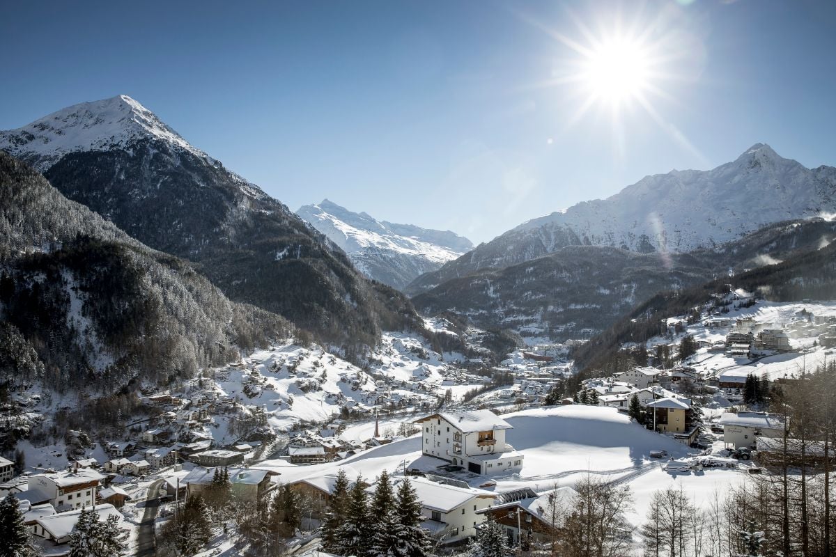 Soelden - Holiday Hotels Skiing in Tirol - Austria
