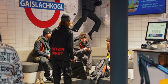 Innen 5 - Intersport Glanzer Gaislachkoglbahn | Shop 1 - Sölden