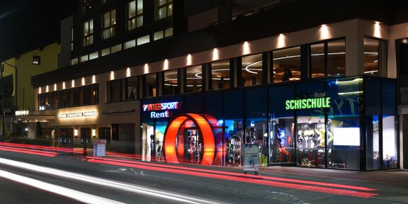 intersport-glanzer-bergland-aussen-zentrum-shuttle - Intersport Glanzer Hotel Bergland | Shop 14 - Sölden