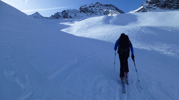 At the Hangererferner. In the background, the summit structure of the Eiskögele 3233m can be seen. - Ötztal