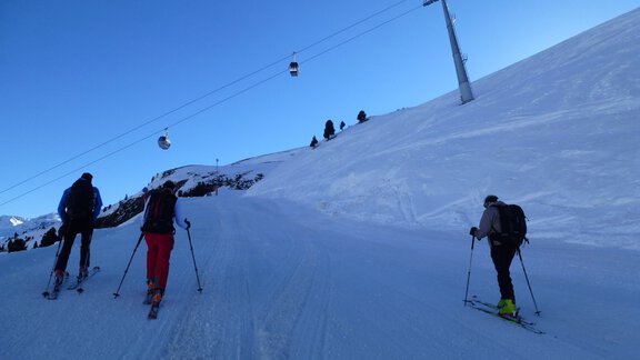 The ascent initially follows the ski slopes up to the beginning of the Gaisberg valley - Ötztal