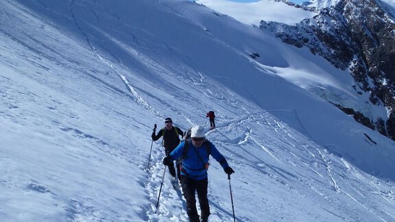 View westward past the Kirchenkogel 3280m towards the Wasserfallferner. - Ötztal