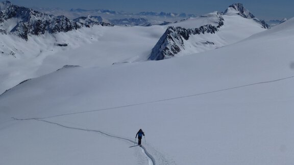 View over Kleinleitenferner to Gurglerferner with Hochwilde 3480m - Ötztal