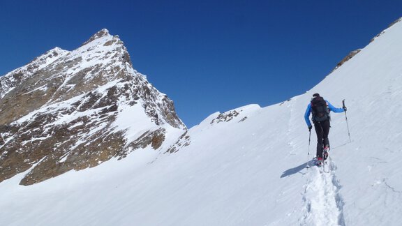 We cross steep terrain over to the Gaisbergjoch - Ötztal