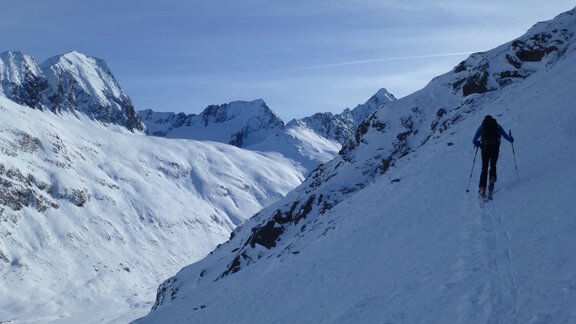 View southeast towards Granatenkogel 3318m, Hochfirst 3403m and Liebenerspitze 3399m - Ötztal