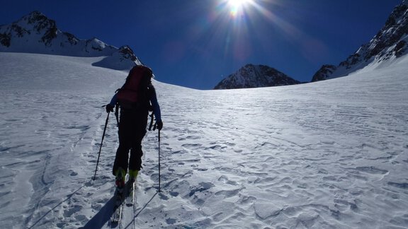 In the upper, flat glacier basin of the Rotmoosferner. - Ötztal