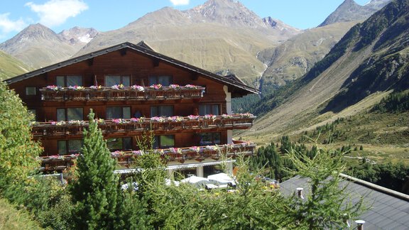 The Gasthof Geierwallihof also welcomes you with a beautiful sun terrace - Bianca Klotz
