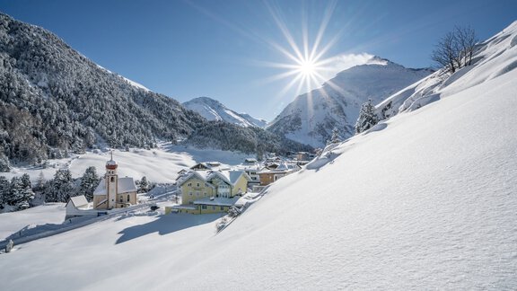 The mountaineering village with a view of the Talleitspitze - Bianca Klotz