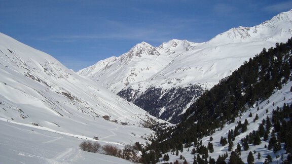 Winter hiking trail to the unmanaged Rofenalm - Bianca Klotz