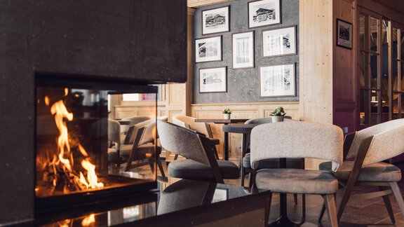 Kaminbar 4*S Hotel Schöne Aussicht - 4 * Superior Hotel Schöne Aussicht - Hochsölden