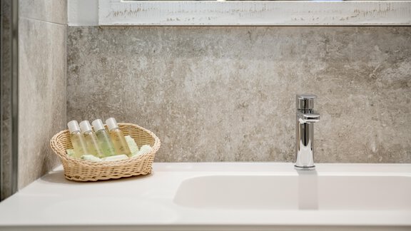 Badezimmer - Hotel Enzian & Appartementhotel Johannes - Obergurgl 