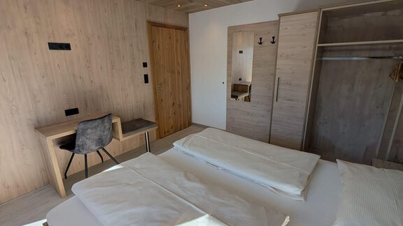 Schlafzimmer mit Schreibtisch - Appt. Rosmarie - Sölden
