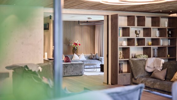 Wohnzimmer_13_web_Christoph Noesig PHOTOGRAPHY - Chalet White Pearl by MYALPS - Sölden