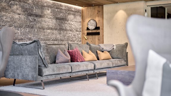 Wohnzimmer_15_web_Christoph Noesig PHOTOGRAPHY - Chalet White Pearl by MYALPS - Sölden