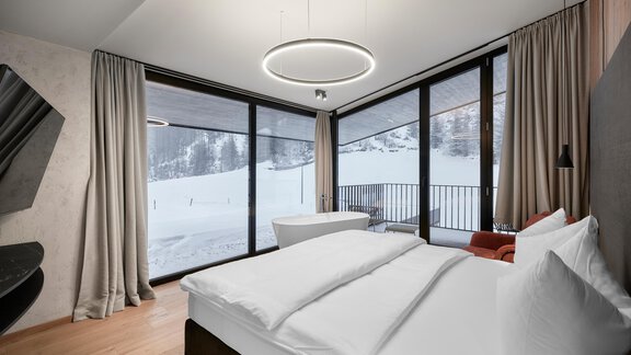 Z#1_02_web_Christoph Noesig PHOTOGRAPHY - Chalet White Pearl by MYALPS - Sölden