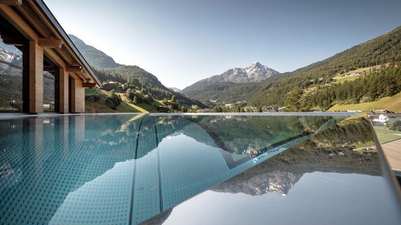 Summit Inifinity Pool - Das Central - Alpine . Luxury . Life - Sölden