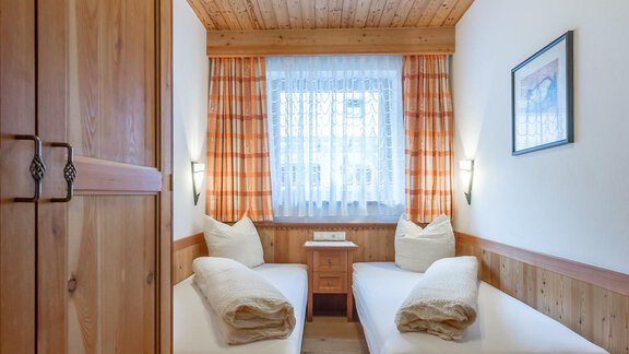 kleines Schlafzimmer - Ferienappartements Linserhof - Sölden