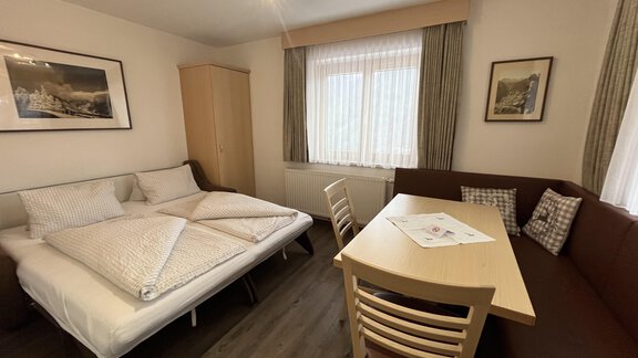 Appartement 2 Wohnraum mit ausziehbarer Couch - Franzele Appartements & Zimmer - Sölden