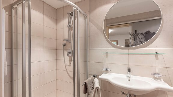 App. Dusche Untergesch0ß - Gustl's Ferienhäusl - Sölden