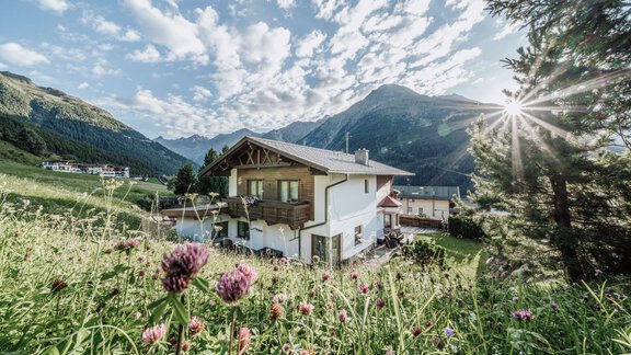 Hausansicht Sommer - Haus Auer-Fiegl - Sölden