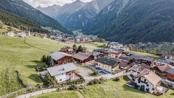 Hausansicht Sommer - Haus Auer-Fiegl - Sölden