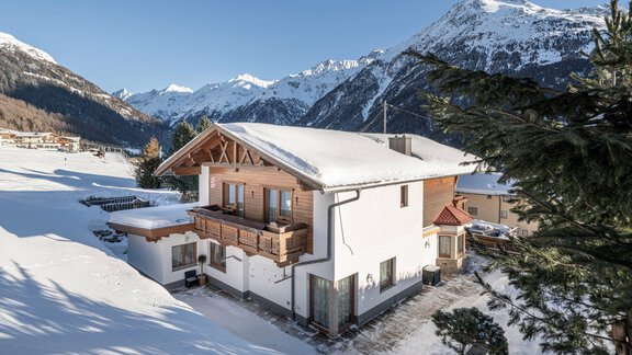 Hausansicht Winter - Haus Auer-Fiegl - Sölden