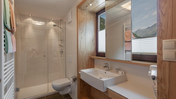 Dusche im Komfortzimmer - Haus Heiners - Sölden