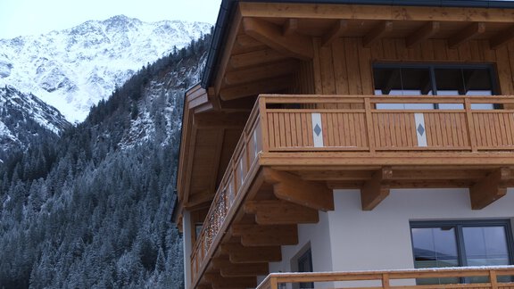 Haus Simone im Winter nordseitig - Sölden
