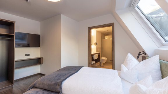 Schlafzimmer mit Blich ins Badezimmer - Home4You - Sölden