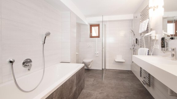 Beispiel Badezimmer - Hotel Birkenhof - Sölden