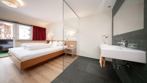 8 -Doppelzimmer mit sep. Waschtisch - Hotel Garni Maria Theresia - Sölden
