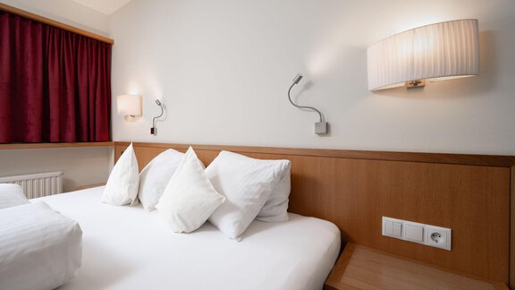11 - Doppelzimmer - Hotel Garni Maria Theresia - Sölden