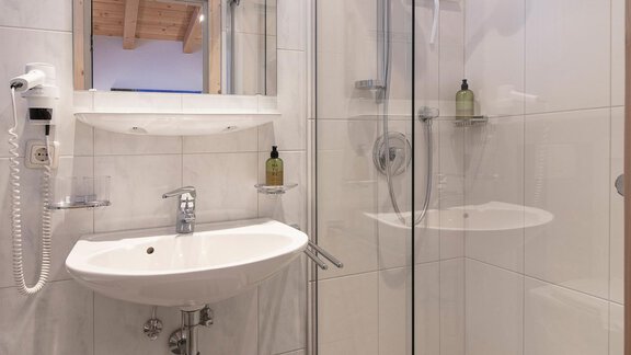 DU/WC im DZ - Hotel Garni Schönblick Apart - Sölden