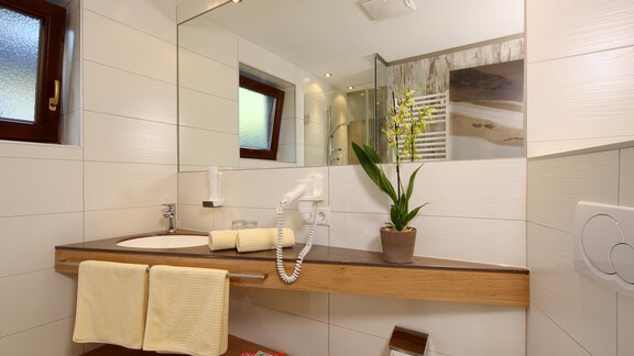 Badezimmer Kat. A, teilweise Kat. B - Hotel Sportpension Carinthia - Sölden