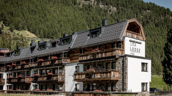 TheLodge_byRegina_Aussenaufnahme_Sommer_byRudiWyhl - THE LODGE by Regina - Sölden