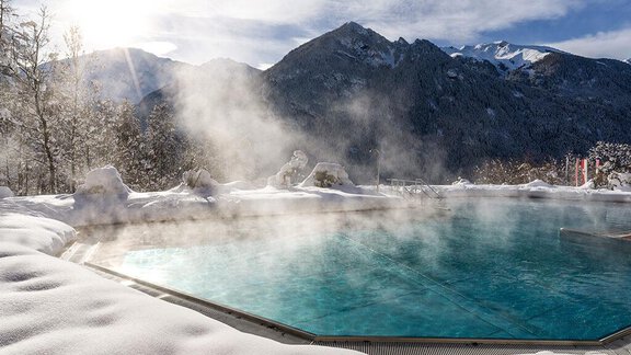 Vivea Hotel Umhausen im Winter / Außenpool - Vivea 4* Hotel Umhausen im Ötztal - Umhausen