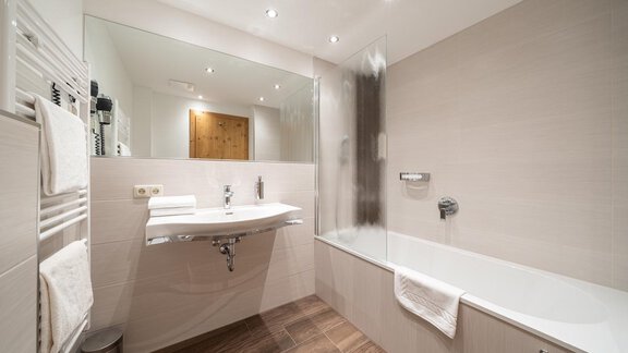 Zimmer neu mit Westbalkon und Couch-8 - Hotel Similaun - Vent