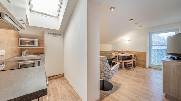 Appartement Küchenzeile Wohnraum - Garni Ötztal ROOMS & APARTS - Zwieselstein