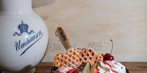 selbstgemachte Eisspezialitäten - ÖTZTALEREI Café-Burgerbar-Eiswerkstatt - Umhausen