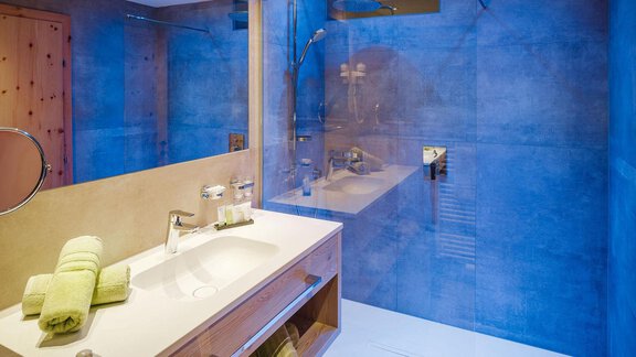 Zirbe Deluxe Suite Bad - Hotel Schöpf - Gries