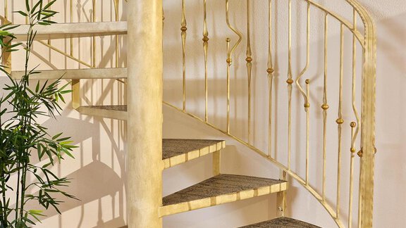 Treppe zum Wellnessbereich - Hotel Schöpf - Gries