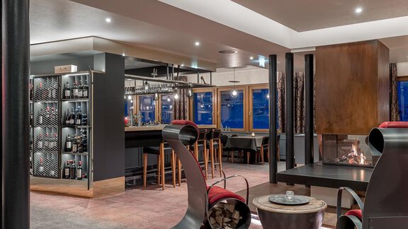 Hotelhalle mit Lodge-Hausbar - Sporthotel Ideal - Hochgurgl