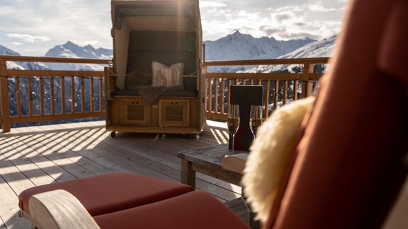 alpenfriede_terasse_StrandkorbmitLiegen_clemensbar - Hotel Alpenfriede - Hochsölden