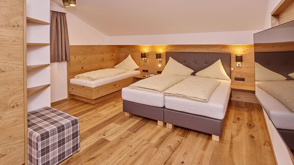 Zimmer mit Zusatzbett - Alpenappartement Central Valley Penthouse - Längenfeld