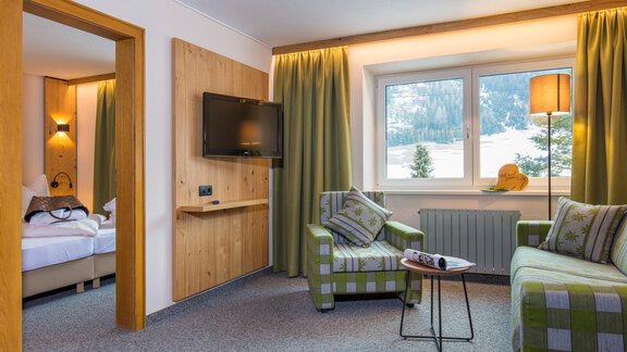 Doppelzimmer mit Wohnbereich - Hotel Falknerhof, am Ursprung - Niederthai