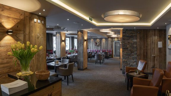Rezeption mit Lounge - Hotel Tauferberg - Niederthai