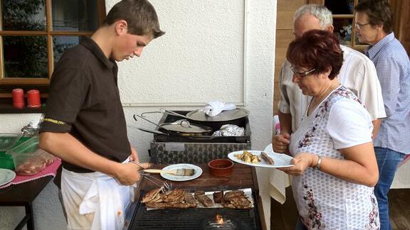 unser wöchentlicher Grillabend  - Andis Almdorf - Sölden