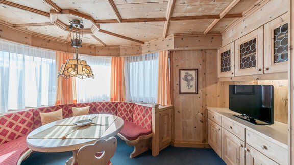 Wohnbereich mit Erker - Apart Hotel Garni Wieser - Sölden