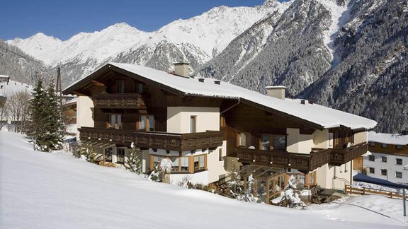 02 Hausansicht Winter - Appartement Rangger - Sölden