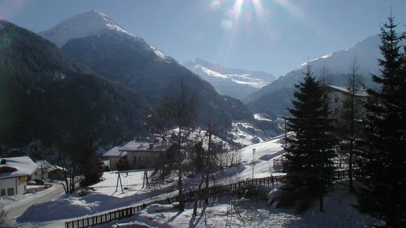 Gartenansicht Brunnenkogel - Appartementhaus Karlinger - Sölden